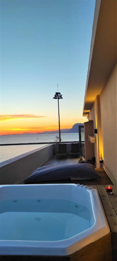 Majestic Penthouse In The Heart Of Patra Apartment Luaran gambar