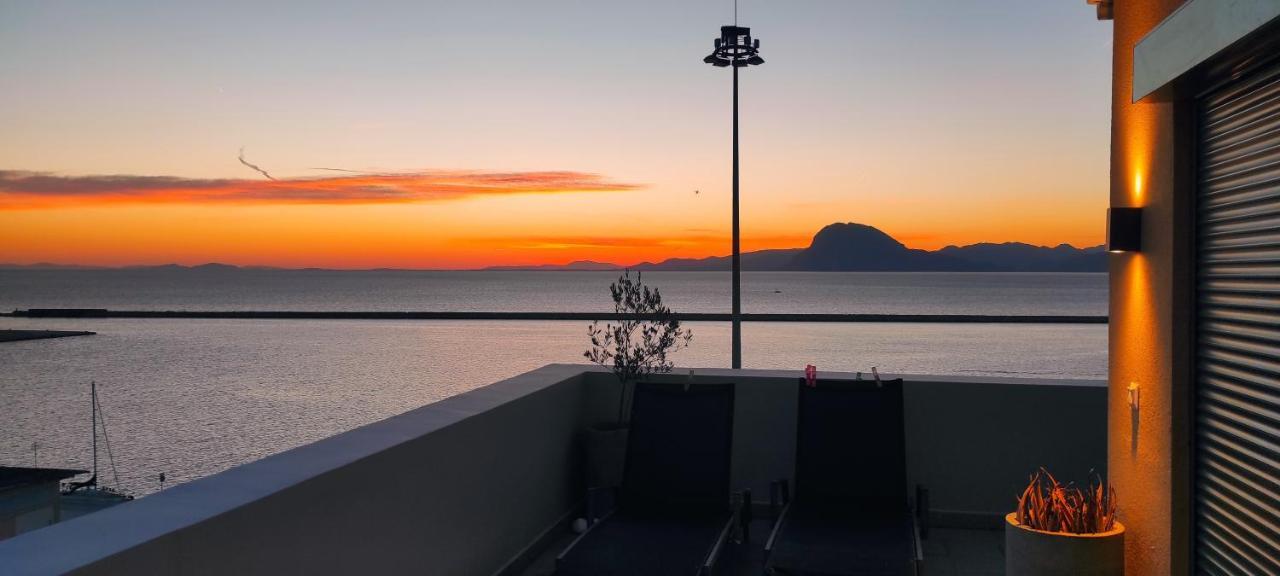 Majestic Penthouse In The Heart Of Patra Apartment Luaran gambar