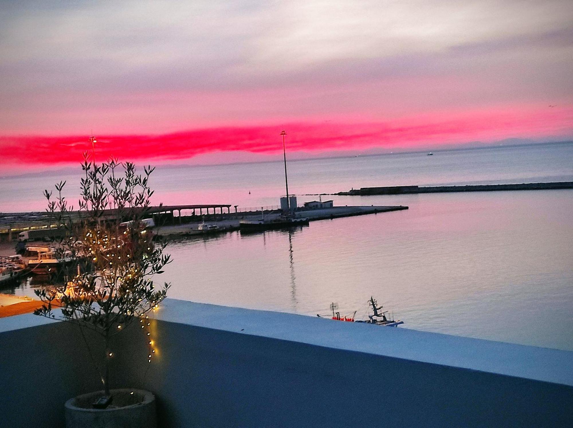 Majestic Penthouse In The Heart Of Patra Apartment Luaran gambar